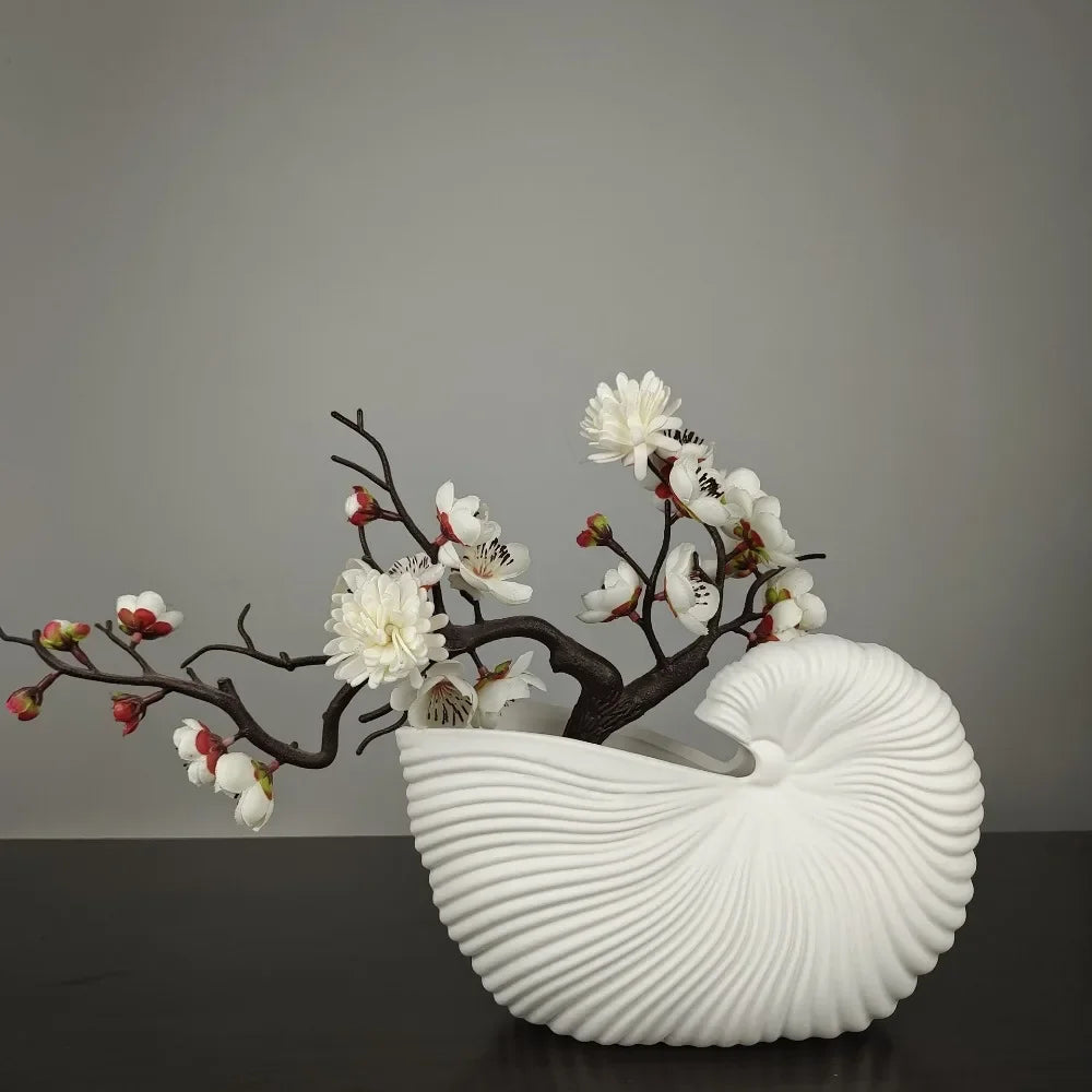 Ceramic Vase with Shell Conch Design Elegant Flower Arrangement Pot Luxury Tabletop Decor for Living Room Modern Boho Home Decor