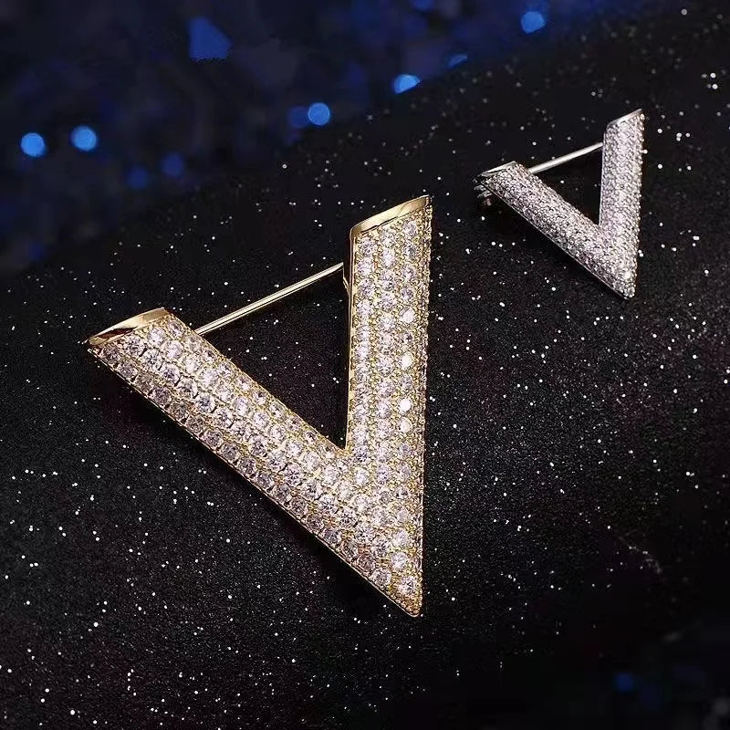 Simple Minimalist Crystal Letter V Brooch Pin for Women Men Rhinestone Triangle Brooches Pins Collar Accessories