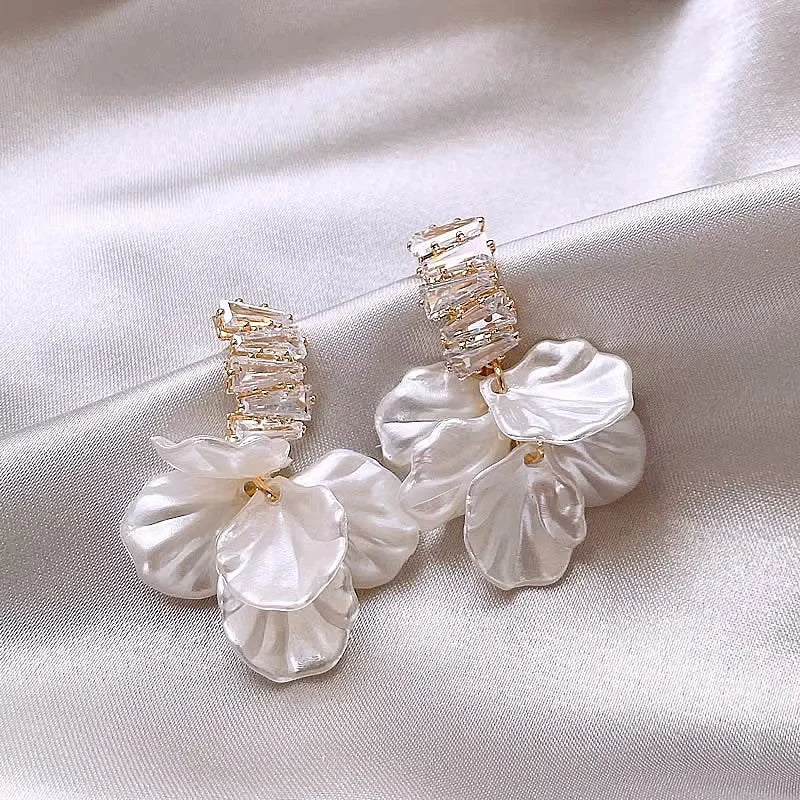 Classic Natural Shell Pearl Long Tassel Earrings for Women Ladies Gold Color Chain White Drop Earrings Bridal Jewelry Gift