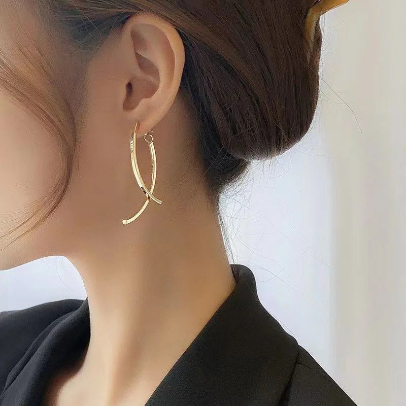 Fashion Minimalist Fish Shaped Dangle Earrings Bohemian Geometric Design Gold and Silver Color Earrings Jewelry Wholesale