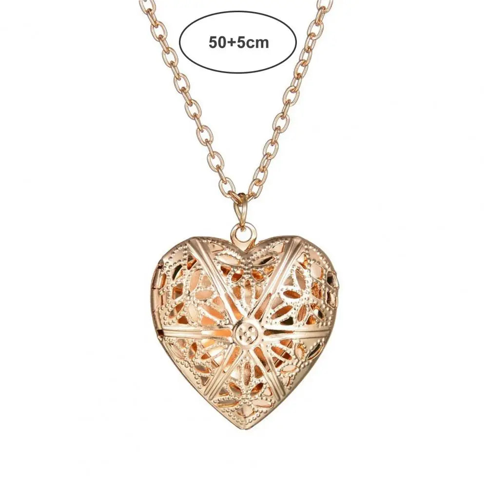 Retro Design Necklace Stylish Simple Necklace Heart-shaped Photo Box Necklace Women's Love Necklace Hollow Peach Pendant