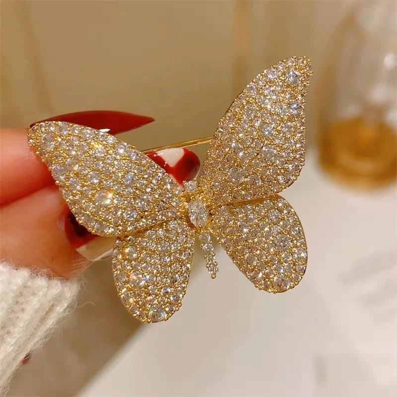 Simple Minimalist Crystal Letter V Brooch Pin for Women Men Rhinestone Triangle Brooches Pins Collar Accessories