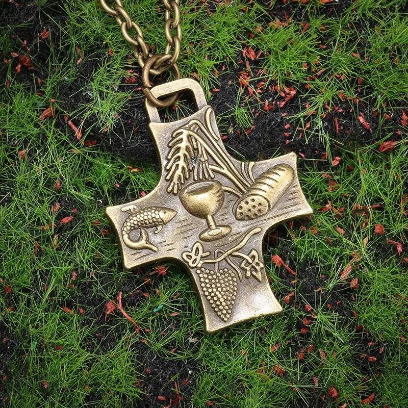 Vintage Bronze Christian Eucharist Halo Grape Juice Cross Necklace Men Women Catholic Holy Spirit Church Jewelry