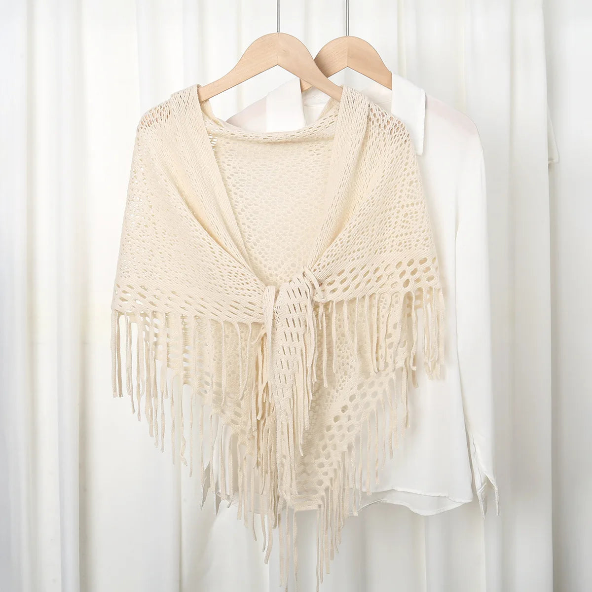 Women Triangle Scarf for Church Prayer Shawl Embroidered Lace Veil Floral Tassel Veils Mantillas for The Church's Pendant Scarve