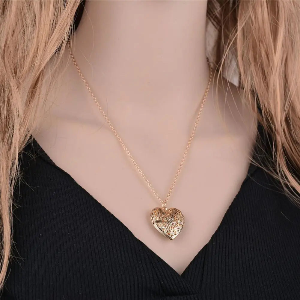 Retro Design Necklace Stylish Simple Necklace Heart-shaped Photo Box Necklace Women's Love Necklace Hollow Peach Pendant