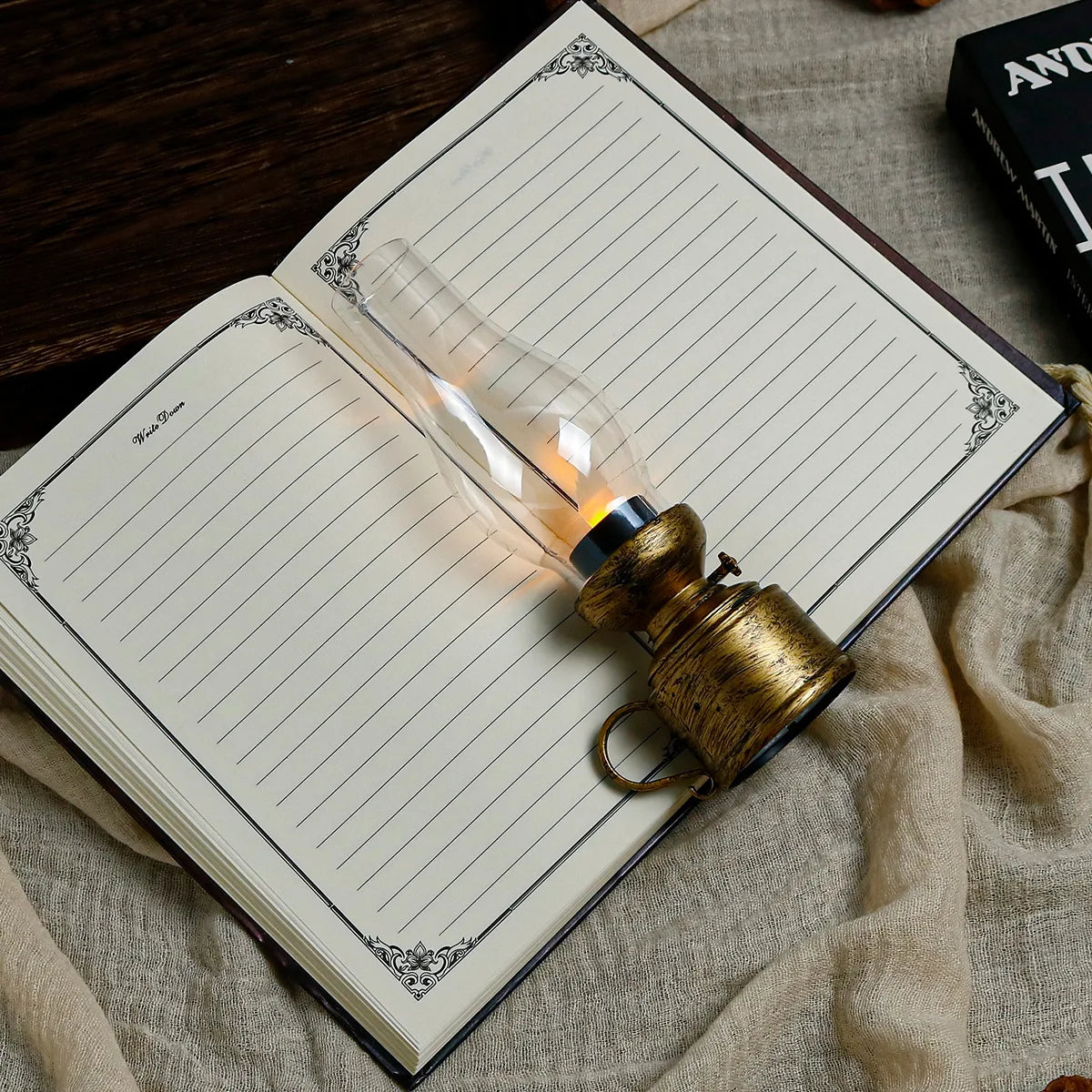 Vintage Lantern Retro Design LED Hanging Oil Lamp Battery Operated Decorative for Home Holiday Christmas Gifts Home Decor