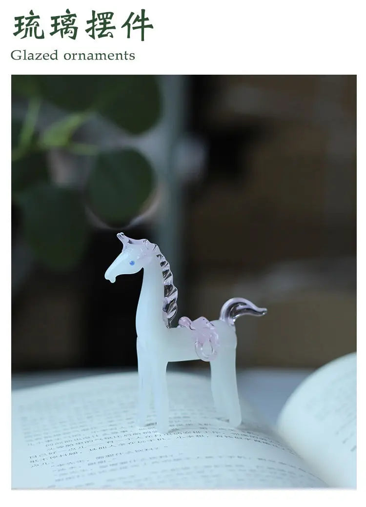 Liuli Zodiac horse ornament statue creative horse office decoration desktop glass crafts meaning horse to success