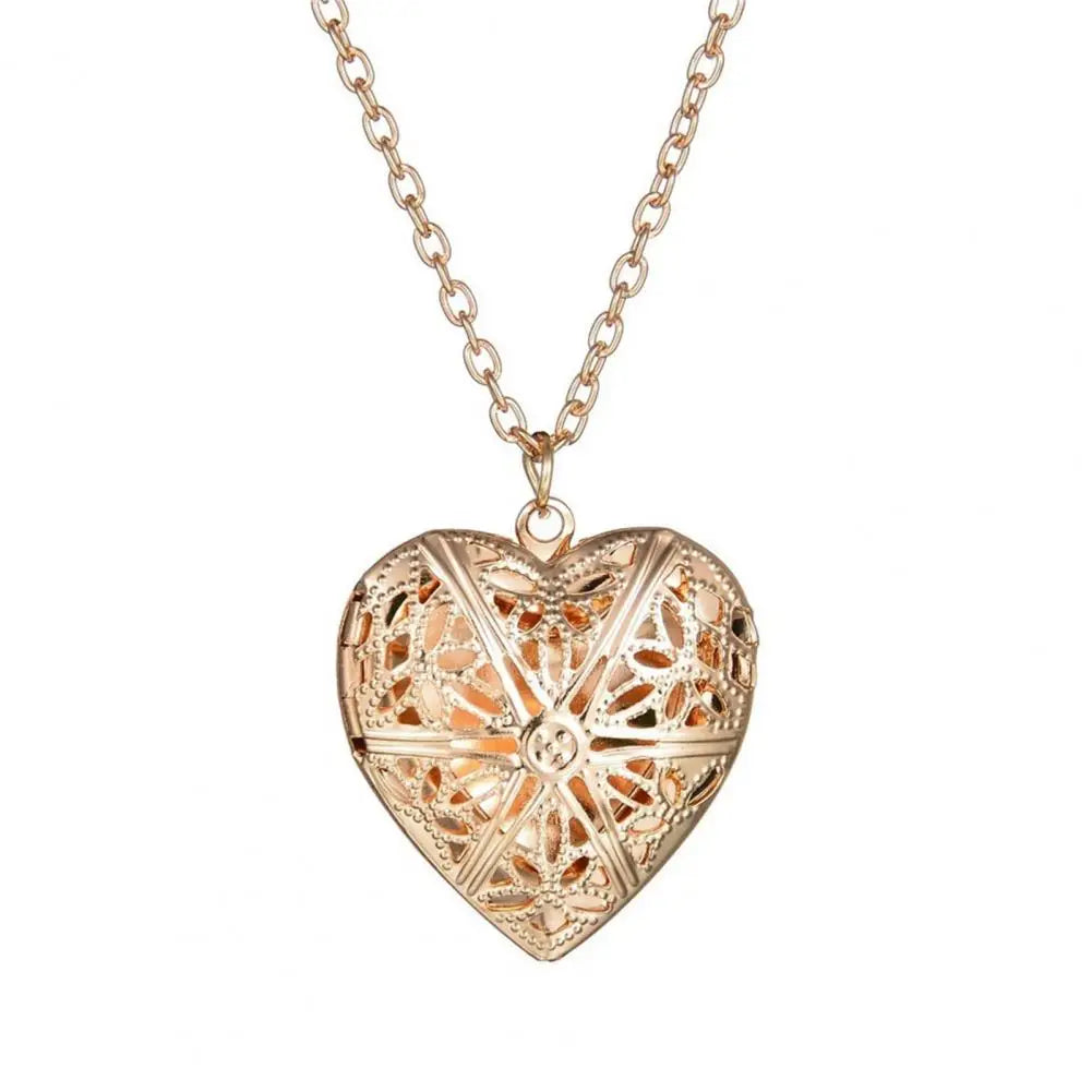 Retro Design Necklace Stylish Simple Necklace Heart-shaped Photo Box Necklace Women's Love Necklace Hollow Peach Pendant
