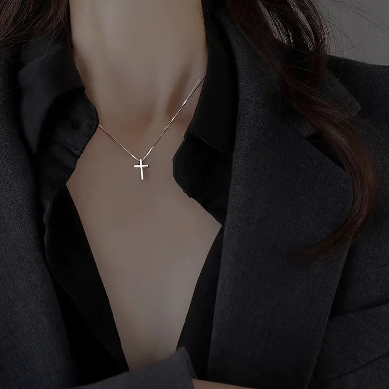 925 Sterling Silver Cross Necklace Simple Exquisite Faith Geometric Shape Pendant Choker Sending Woman Fine Jewelry Accessories