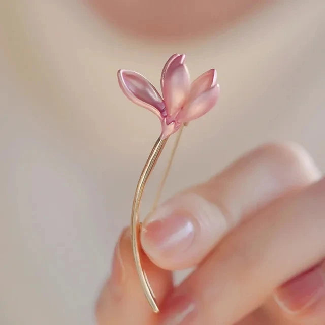 Simple Minimalist Crystal Letter V Brooch Pin for Women Men Rhinestone Triangle Brooches Pins Collar Accessories