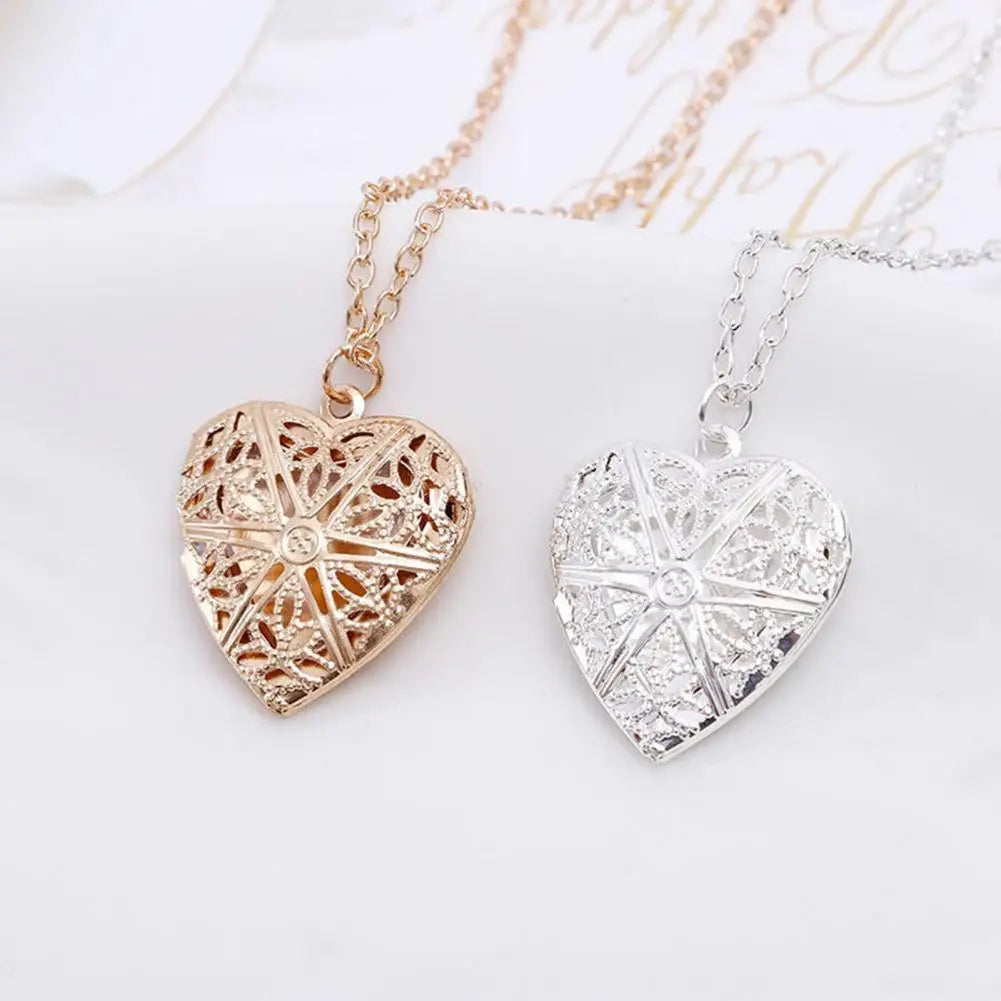 Retro Design Necklace Stylish Simple Necklace Heart-shaped Photo Box Necklace Women's Love Necklace Hollow Peach Pendant