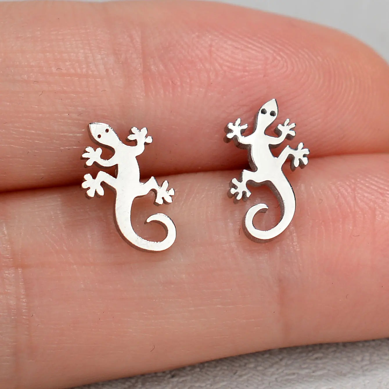 Minimalist Stainless Steel Earings Mini Heart Star Geometric Stud Earrings For Women Cute Cat Dog Flower Leaf Earrings Jewelry