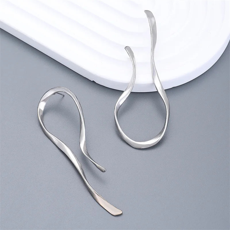 Trending Metal Geometry Stud Earring Fashion New Design Irregular Minimalist Earrings for Women Fashion Jewelry Gifts 2024
