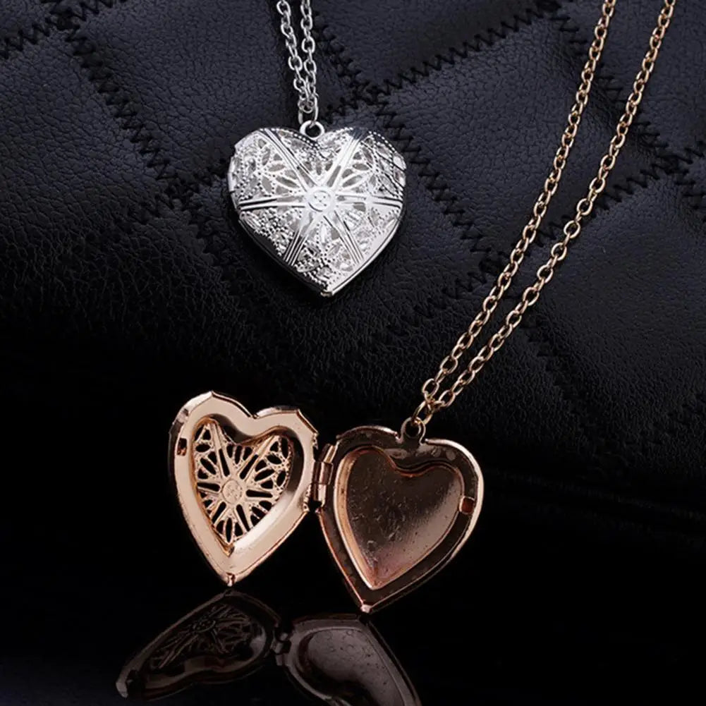 Retro Design Necklace Stylish Simple Necklace Heart-shaped Photo Box Necklace Women's Love Necklace Hollow Peach Pendant