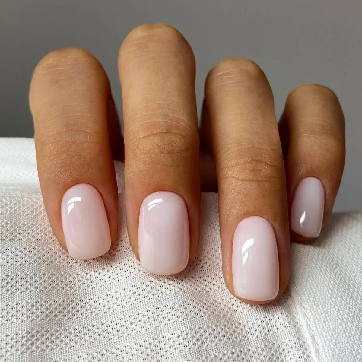 24Pcs Simple French False Nails Short Square Head Fake Nails Press On Nails Detachable Full cover Natural Artificial Nail Tips