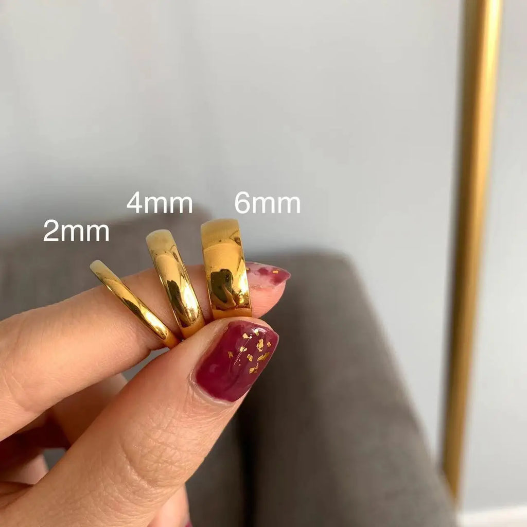 Classic 18K Gold Plated Couple Rings Wedding Engagement Minimalist Simple Smooth Stainless Steel Ring for Women and Men Jewelry